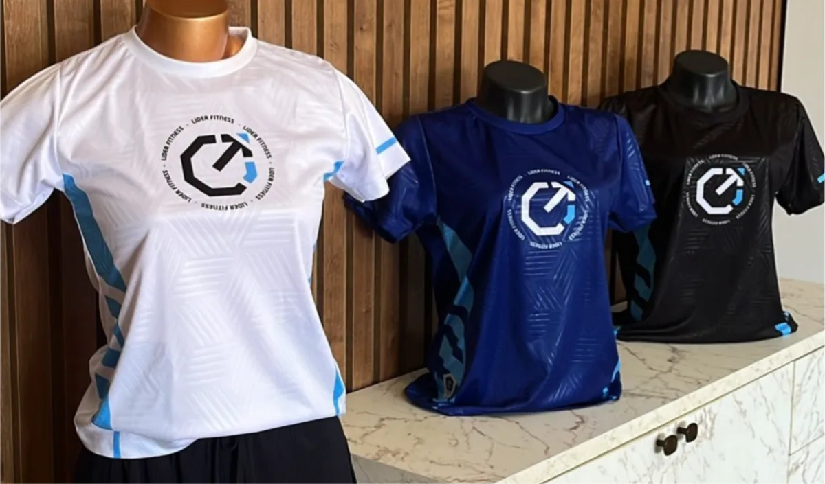 Uniforme empresarial com logo — VIP Estamparia